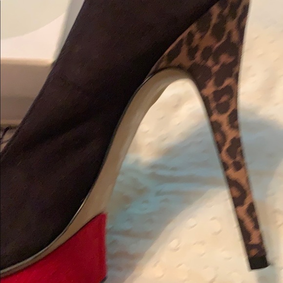 Red platform with animal print heel - Picture 4 of 8